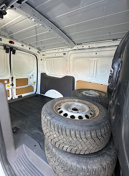 Ford Transit Connect 9 of 11