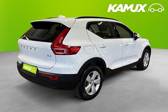 Volvo XC40 4 of 5