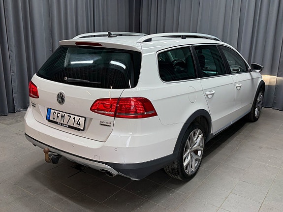 Volkswagen Passat Alltrack 7 of 18