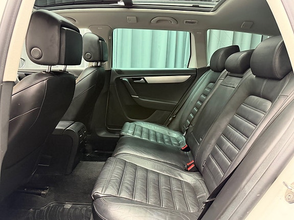 Volkswagen Passat Alltrack 17 of 18