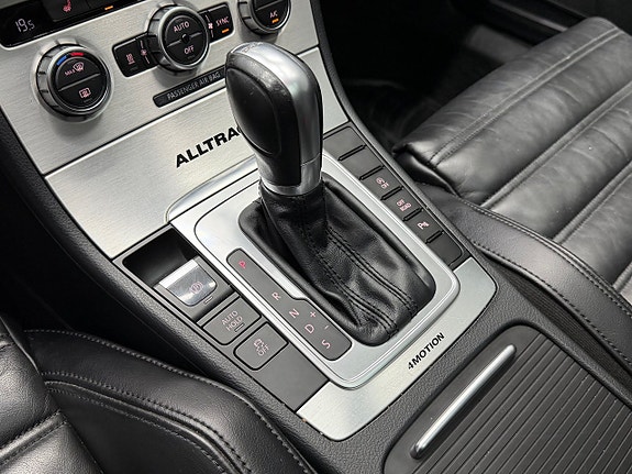 Volkswagen Passat Alltrack 15 of 18