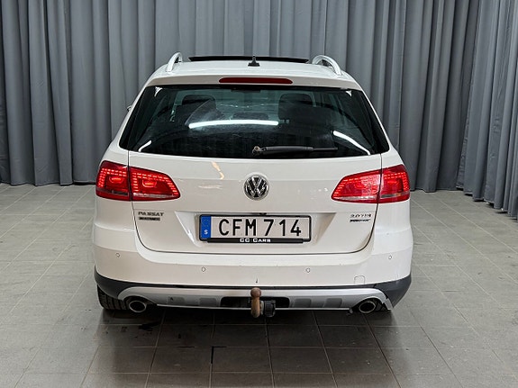 Volkswagen Passat Alltrack 3 of 5