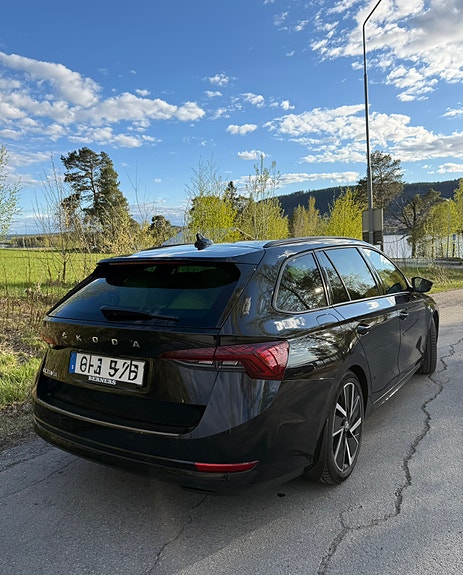 Skoda Octavia 2 of 5