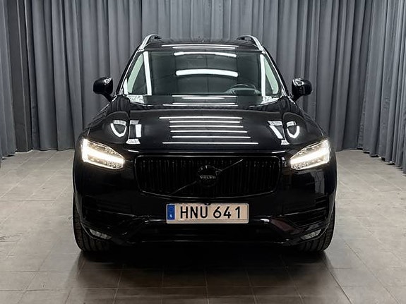 Volvo XC90 2 of 18