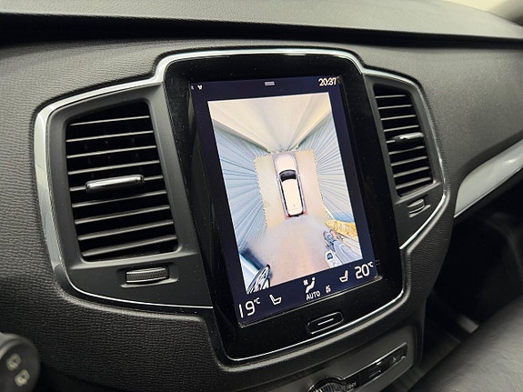 Volvo XC90 16 of 19