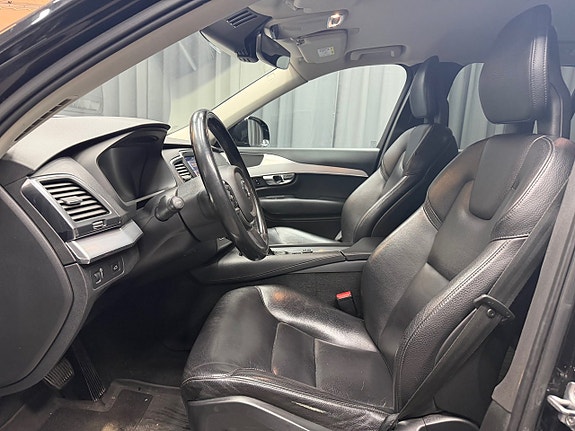 Volvo XC90 10 of 19