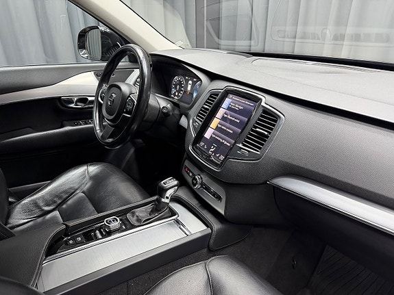 Volvo XC90 12 of 19
