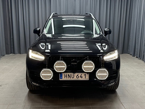 Volvo XC90 2 of 19