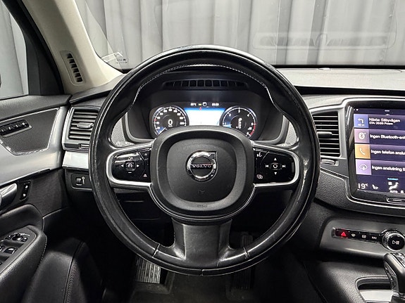 Volvo XC90 13 of 19