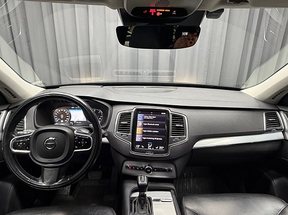 Volvo XC90 14 of 19