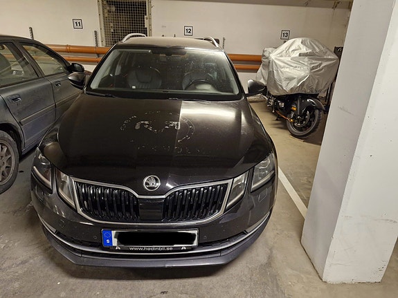 Skoda Octavia 2 of 5