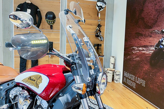 Indian Scout 1200 |Extraljus|Motorbågar|Sidoväskor|Sissy bar|Nyservad| 9 of 15