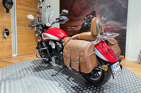 Indian Scout 1200 |Extraljus|Motorbågar|Sidoväskor|Sissy bar|Nyservad| 4 of 5