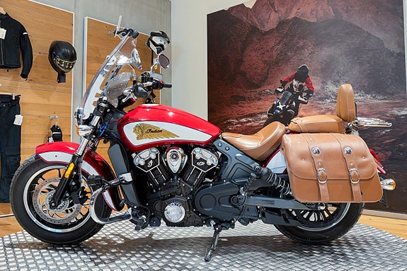 Indian Scout 1200 |Extraljus|Motorbågar|Sidoväskor|Sissy bar|Nyservad| 2 of 5