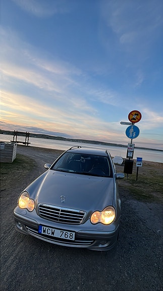 Mercedes-Benz C180 2 of 5