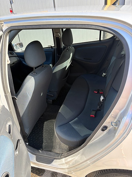 Toyota Yaris 6 of 10