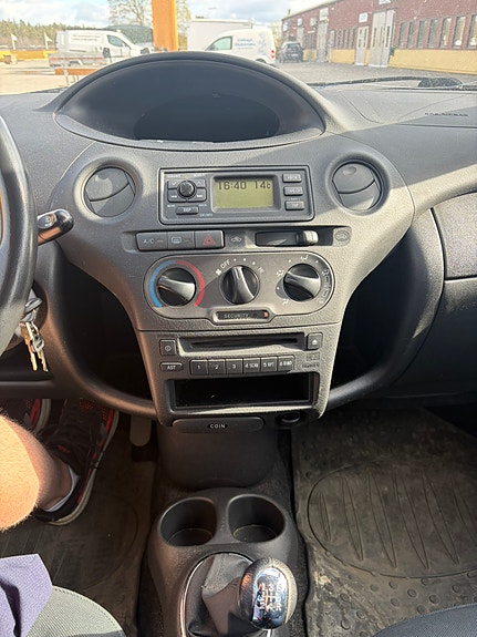 Toyota Yaris 5 of 10