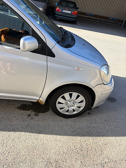 Toyota Yaris 8 of 10