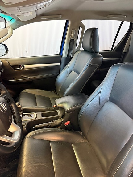 Toyota HiLux 15 of 25