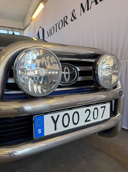 Toyota HiLux 4 of 5