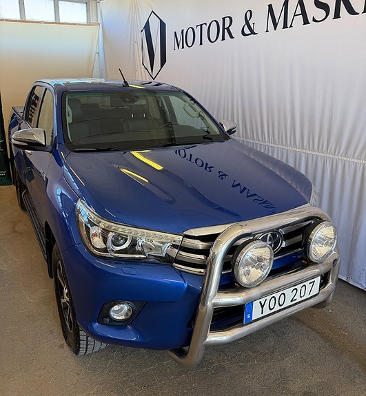 Toyota HiLux 2 of 5