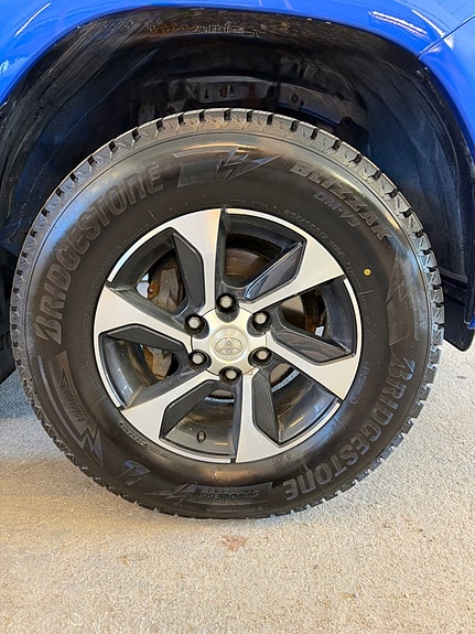 Toyota HiLux 24 of 25