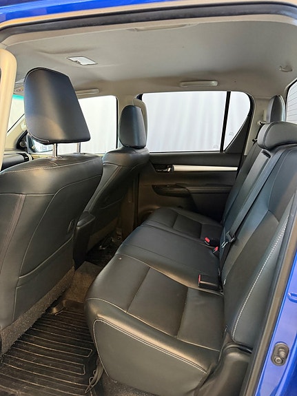 Toyota HiLux 17 of 25