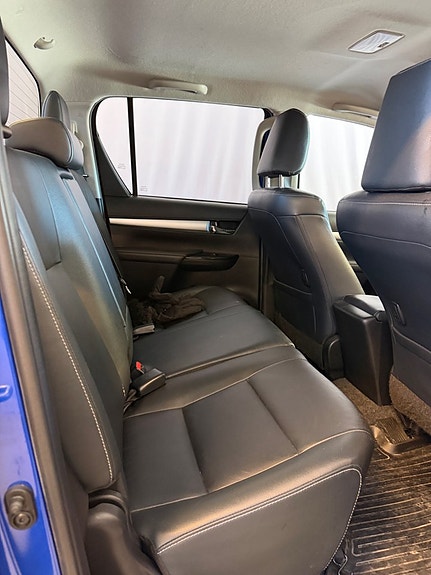 Toyota HiLux 19 of 25