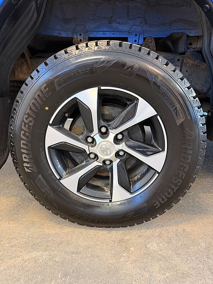 Toyota HiLux 25 of 25