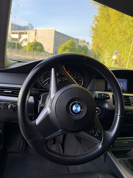 BMW 520i 8 of 16