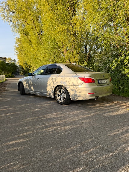 BMW 520i 4 of 16