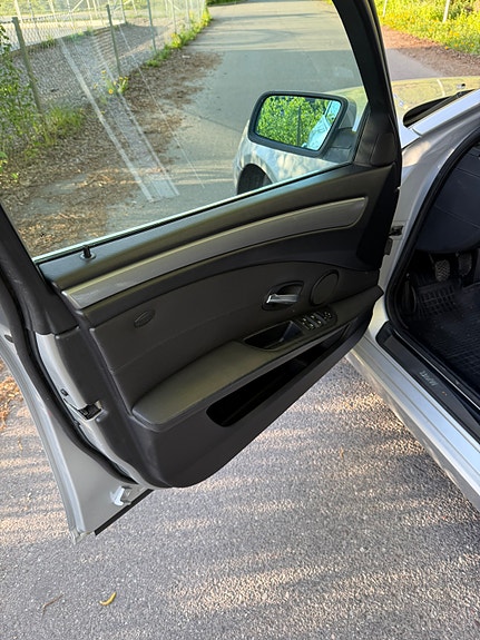 BMW 520i 7 of 16