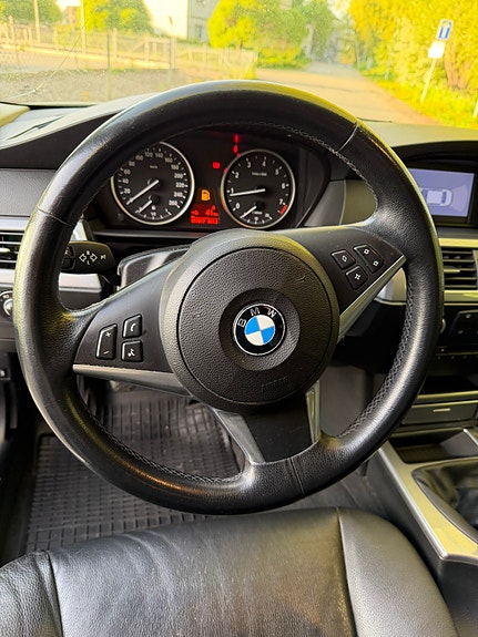 BMW 520i 10 of 16