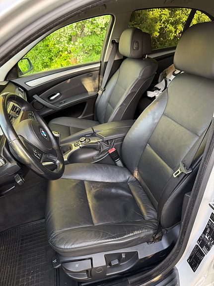 BMW 520i 12 of 16