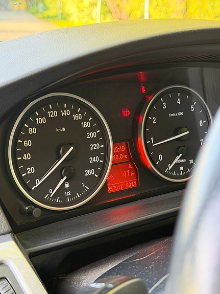 BMW 520i 9 of 16