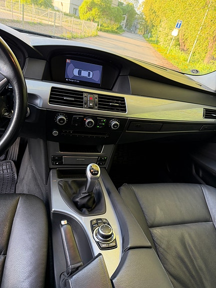 BMW 520i 11 of 16