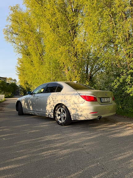 BMW 520i 5 of 16
