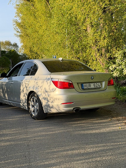 BMW 520i 3 of 16