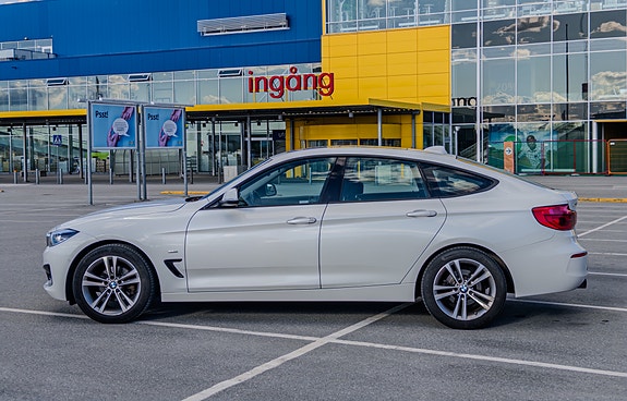 BMW 320d 2 of 15
