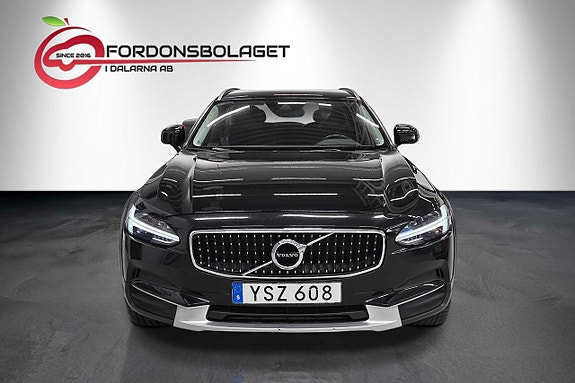 Volvo V90 Cross Country 2 of 5