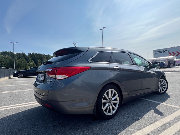 Hyundai i40 2 of 14