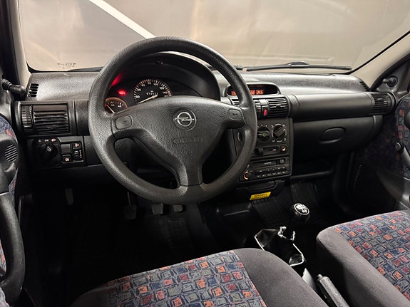 Opel Corsa 8 of 16
