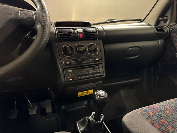 Opel Corsa 12 of 16