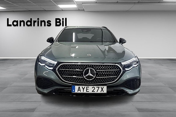 Mercedes-Benz E220 d 2 of 5