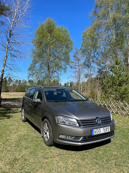 Volkswagen Passat 2 of 5