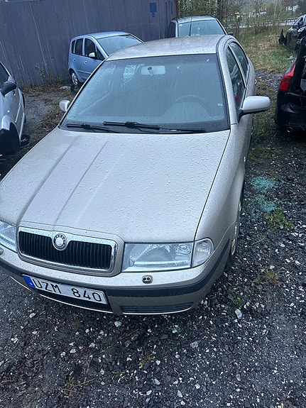 Skoda Octavia 2 of 5