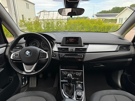 BMW 218i 8 of 14