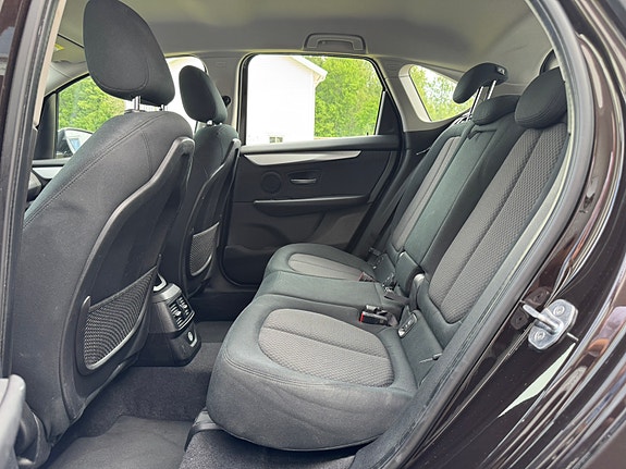 BMW 218i 10 of 14