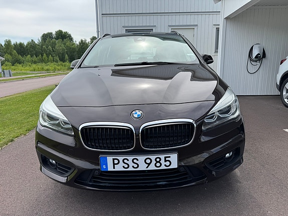 BMW 218i 2 of 14