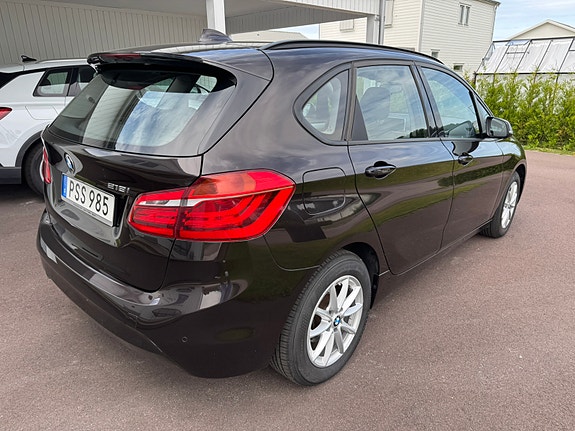 BMW 218i 5 of 14